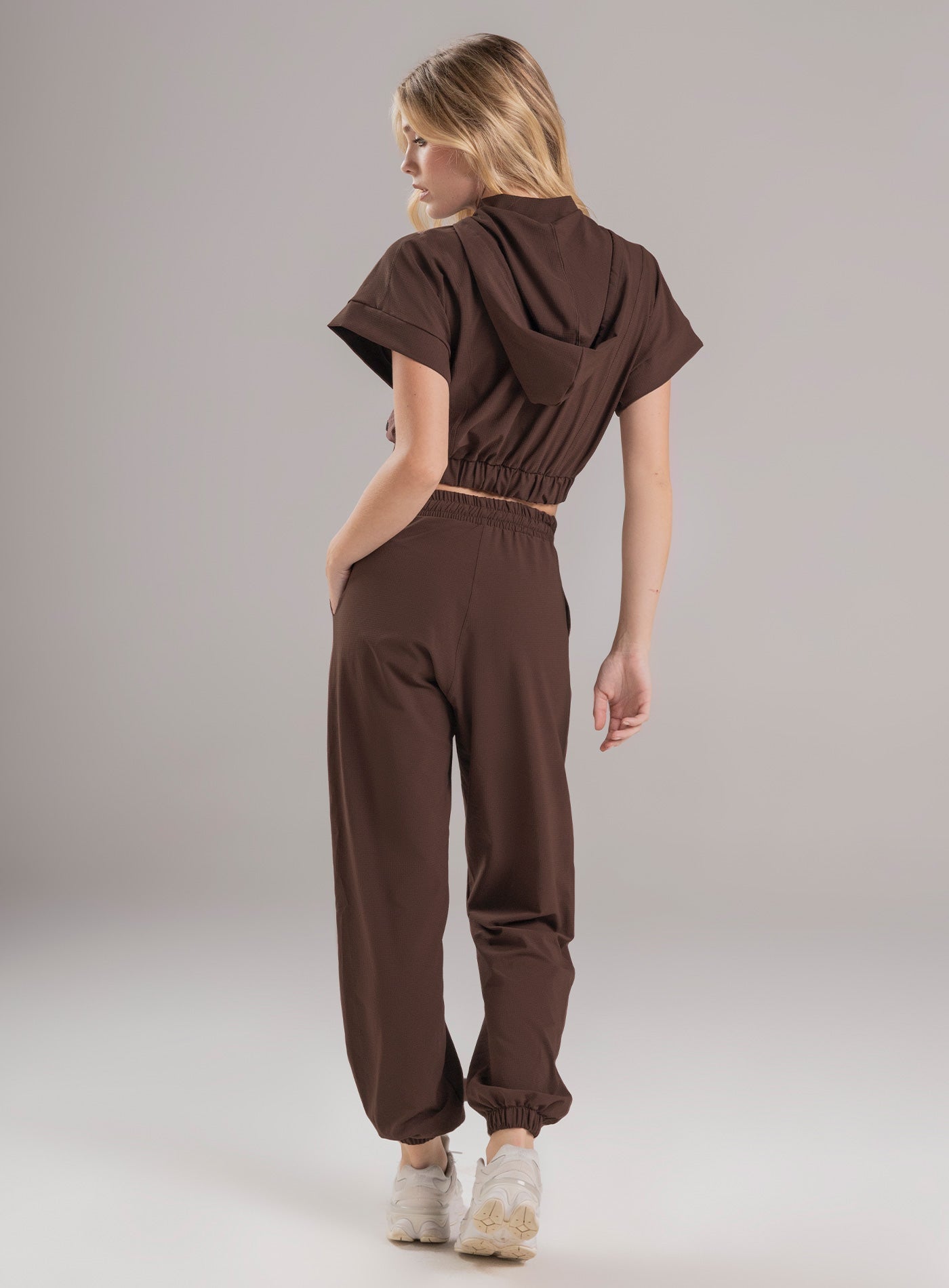 PANTALÓN DEPORTIVO EN TELA SEMI IMPERMEABLE - PRECIO ESPECIAL