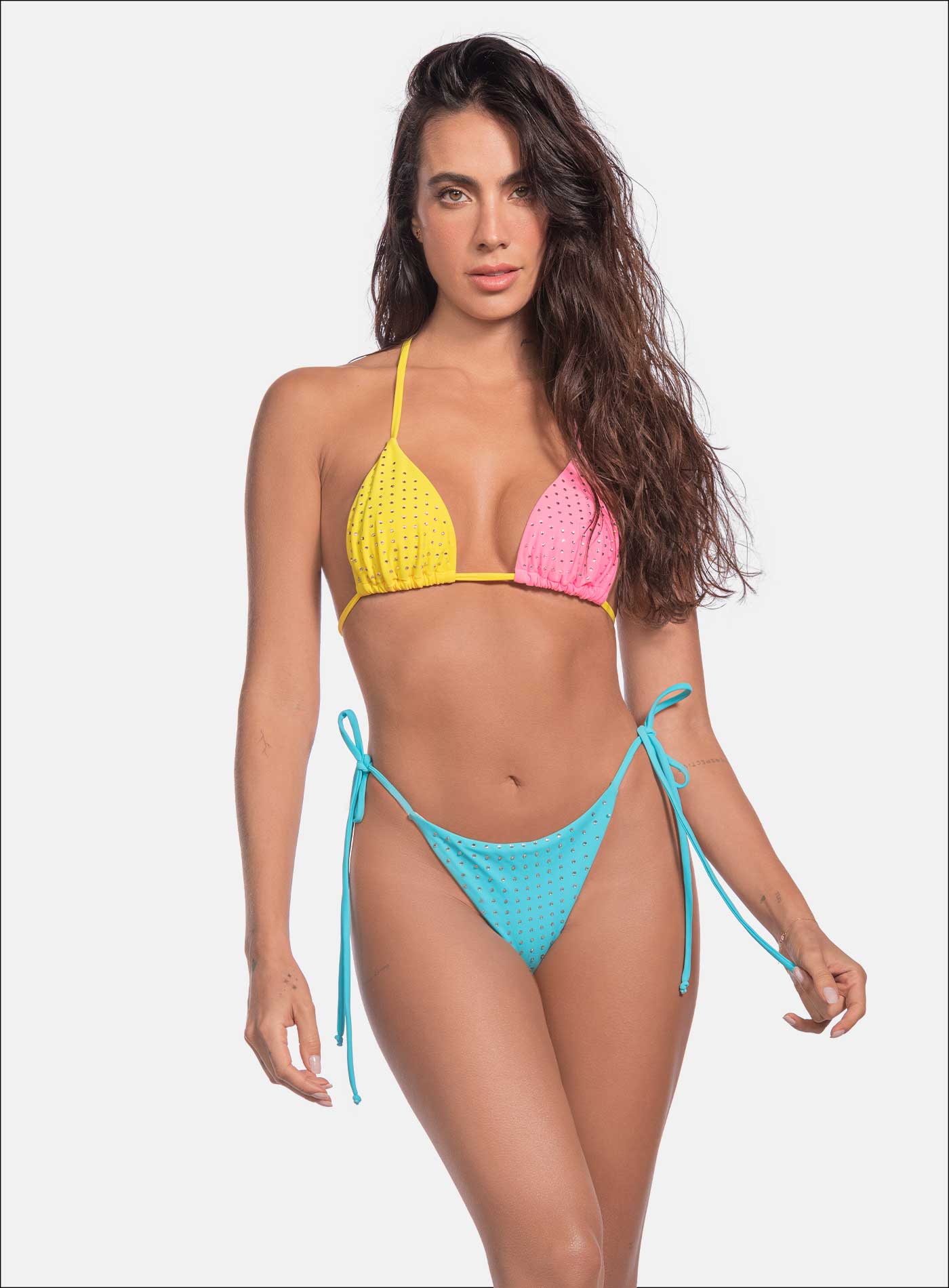 VESTIDO DE BA;O DOS PIEZAS SULIMADO EN DEGRADE CON INSERTOS EN PEDRERIA