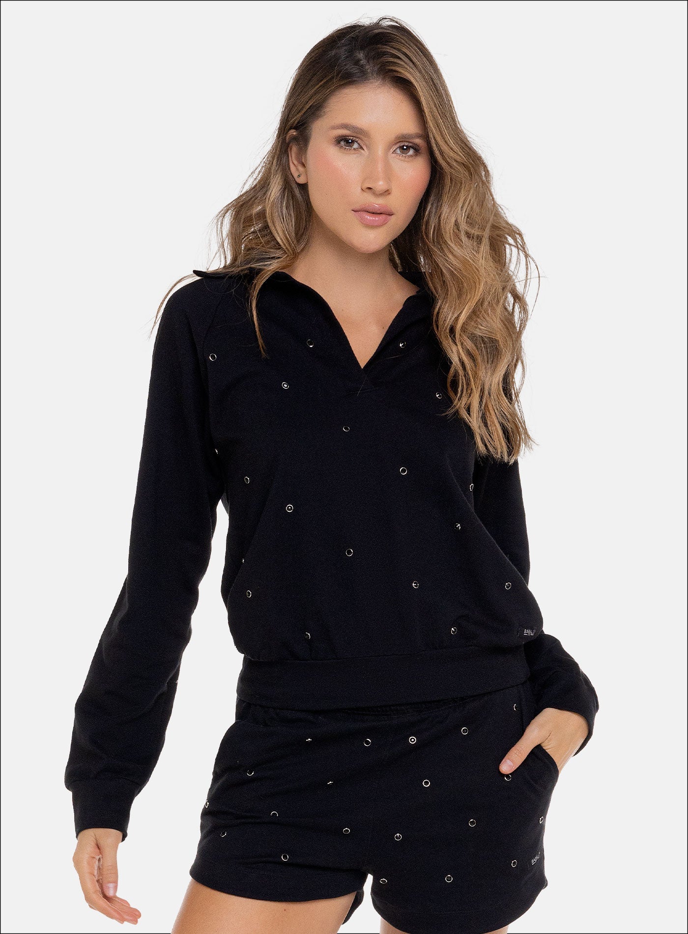 Buzo casual con diseño en pedreria - PRECIO ESPECIAL